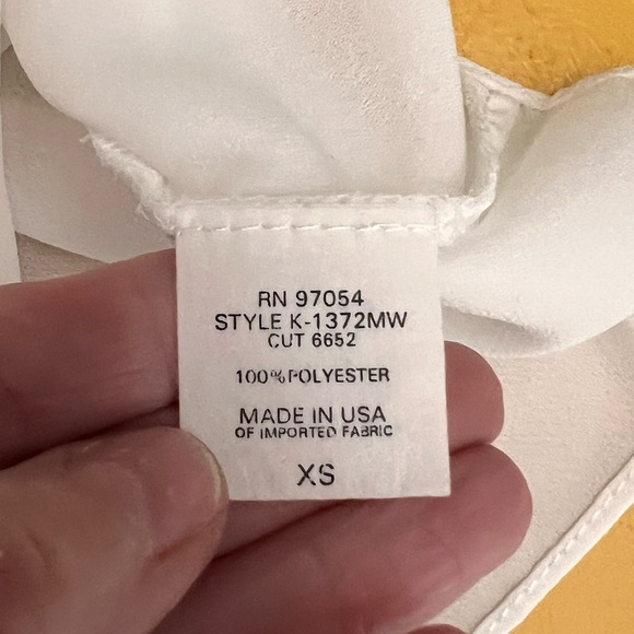 NEW Krisa from Revolve White Cowl Neck Sleeveless Crop Top Size XS Retail $99 - Picture 8 of 9